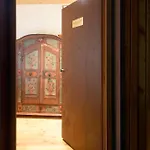 Mountains & Boutique